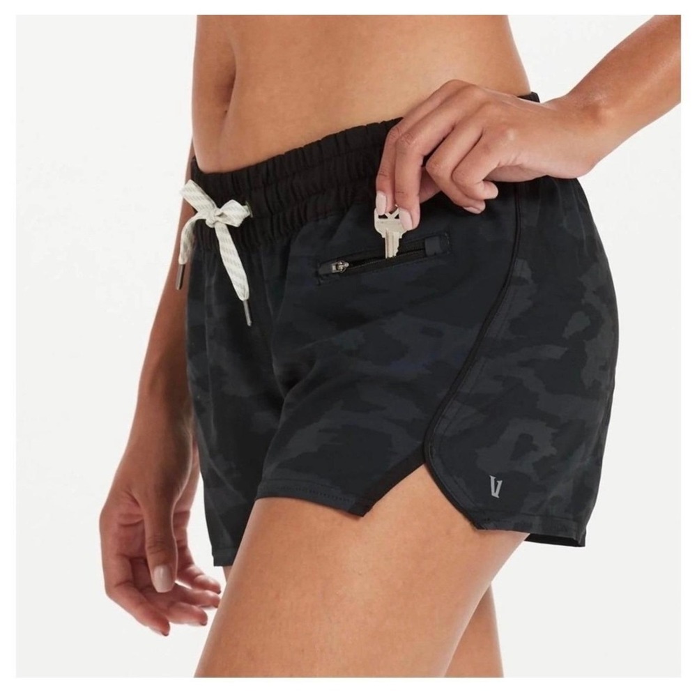 Vuori Clementine Shorts Womens Medium Black Camo Running Athletic
